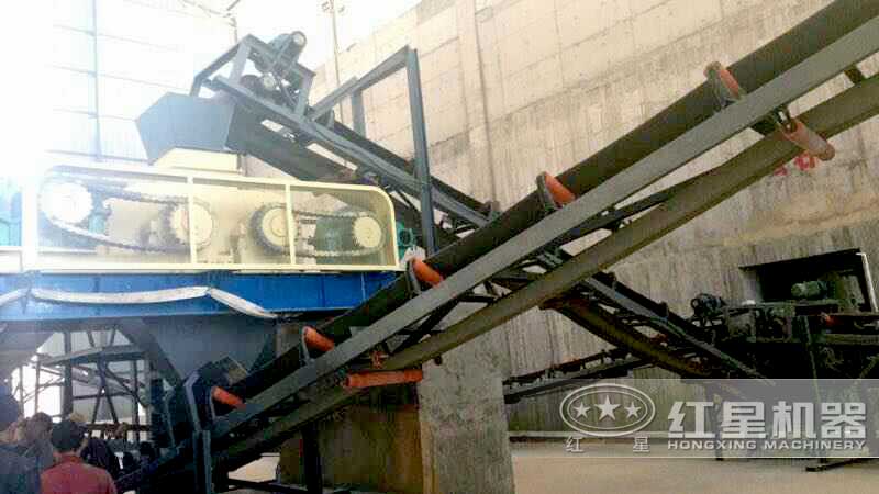 对辊式碎石机现场实拍 对辊式碎石机现场实拍